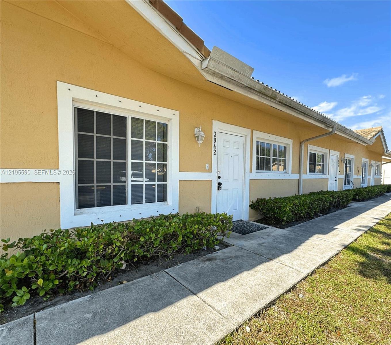 3942 SW 48th Ave, Pembroke Park FL 33023