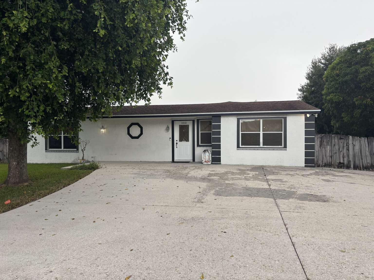 6860 Venetian Drive, Lake Worth FL 33462
