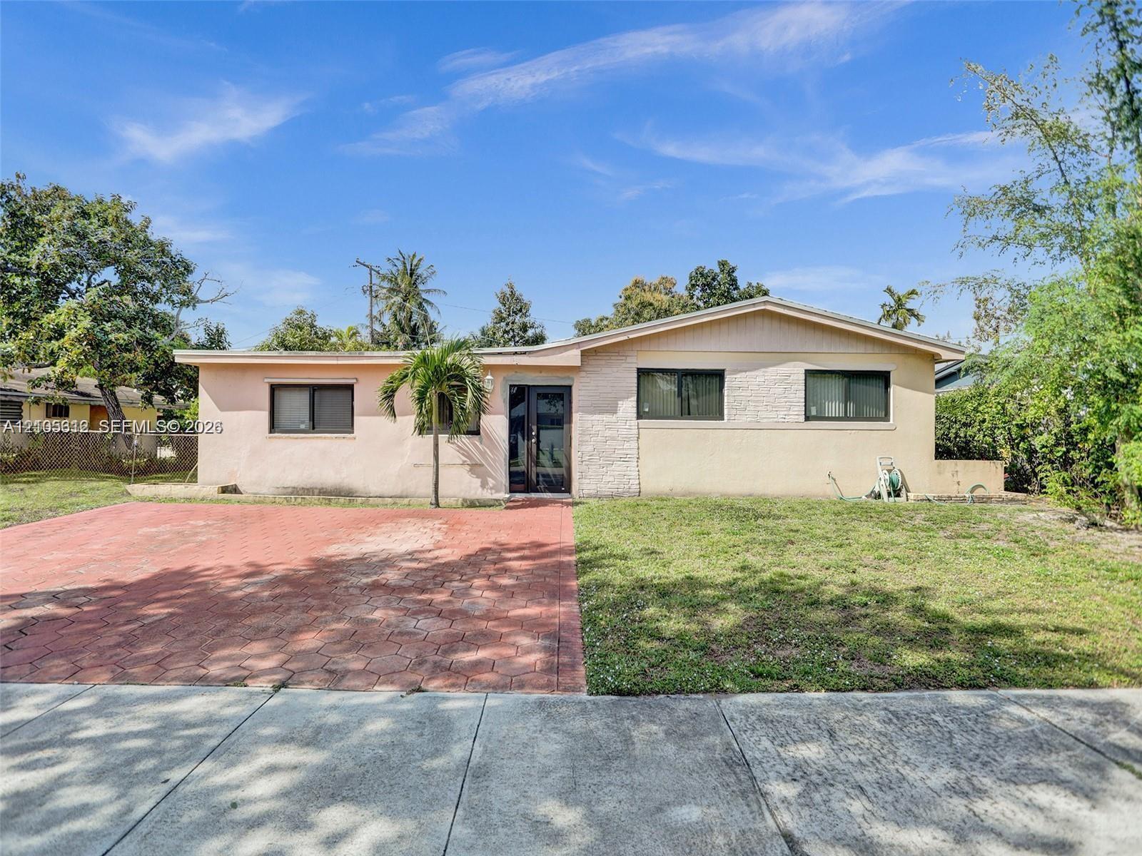 471 NE 180th Dr, North Miami Beach FL 33162