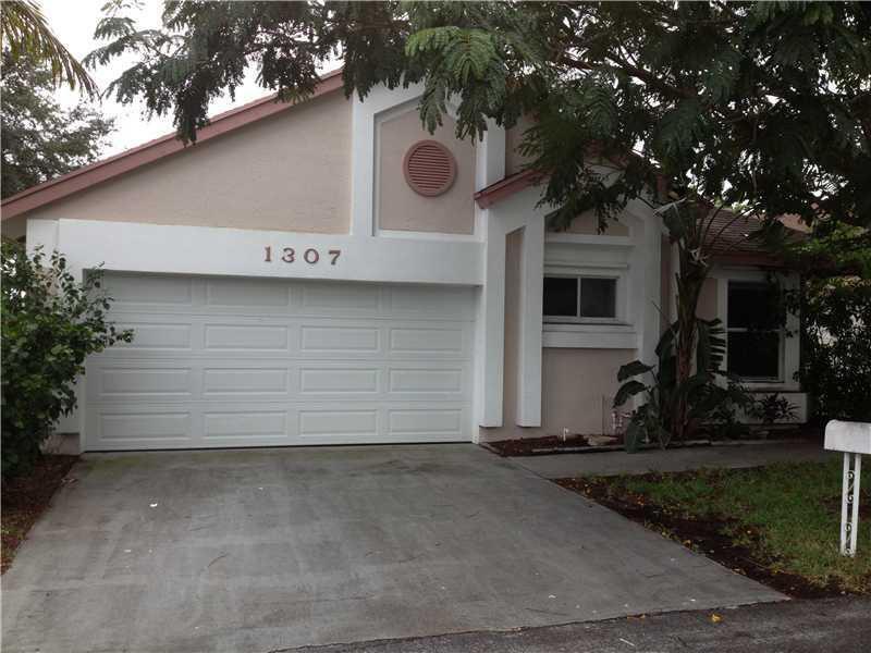 1307 E Glen Oak Road, North Lauderdale FL 33068
