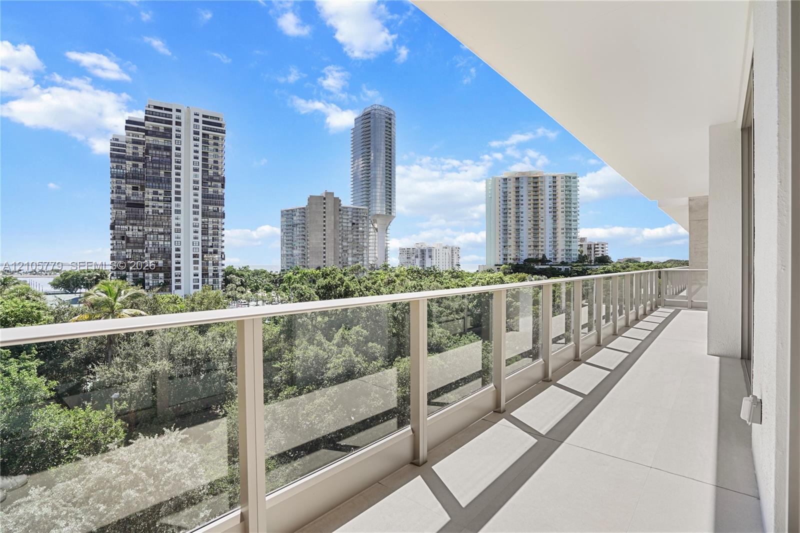 2200 Brickell Ave, Miami FL 33129