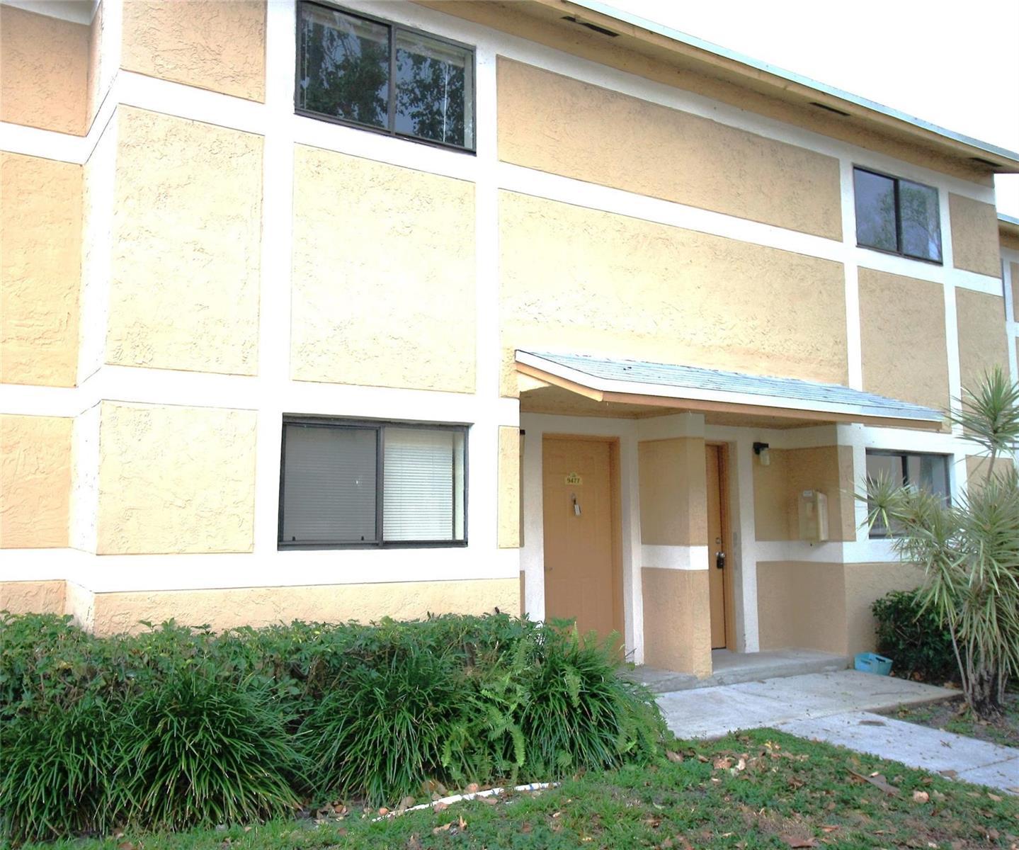 9477 Palm Circle N, Pembroke Pines FL 33025