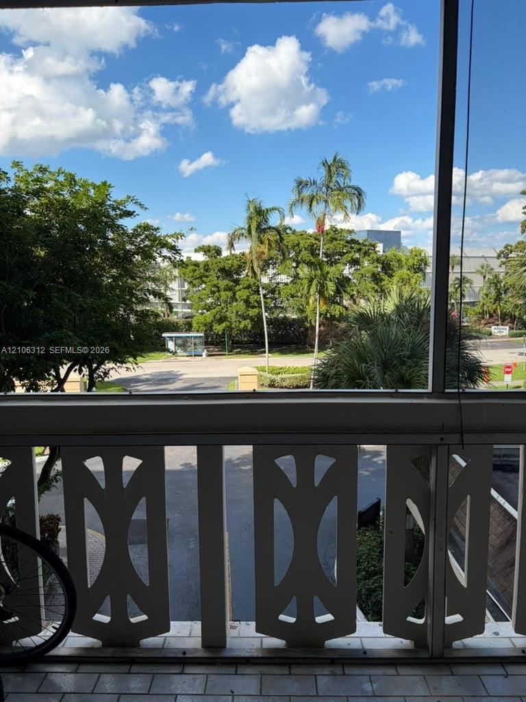 800 NE 195th St # 311, Miami FL 33179