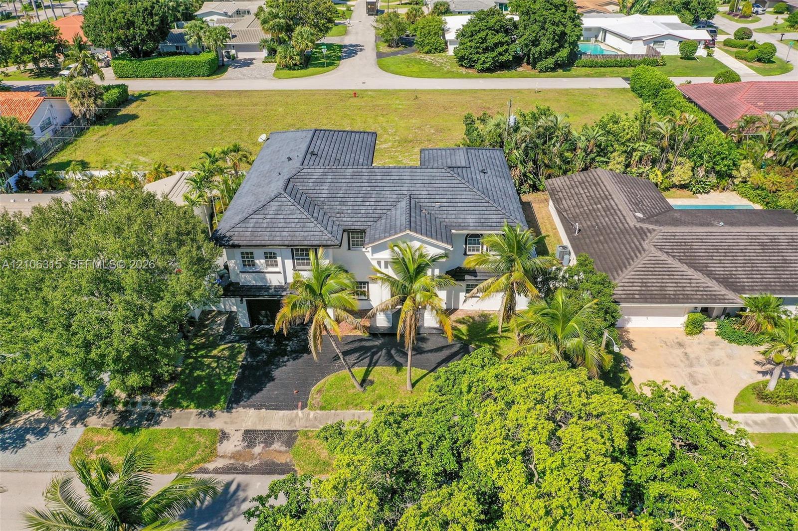 2319 NE 35th Dr, Fort Lauderdale FL 33308