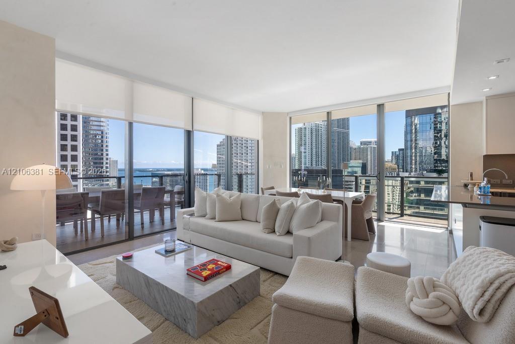68 SE 6th St # 1701, Miami FL 33131
