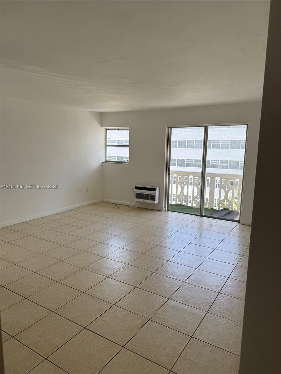 3100 Collins Ave # 702, Miami Beach FL 33140