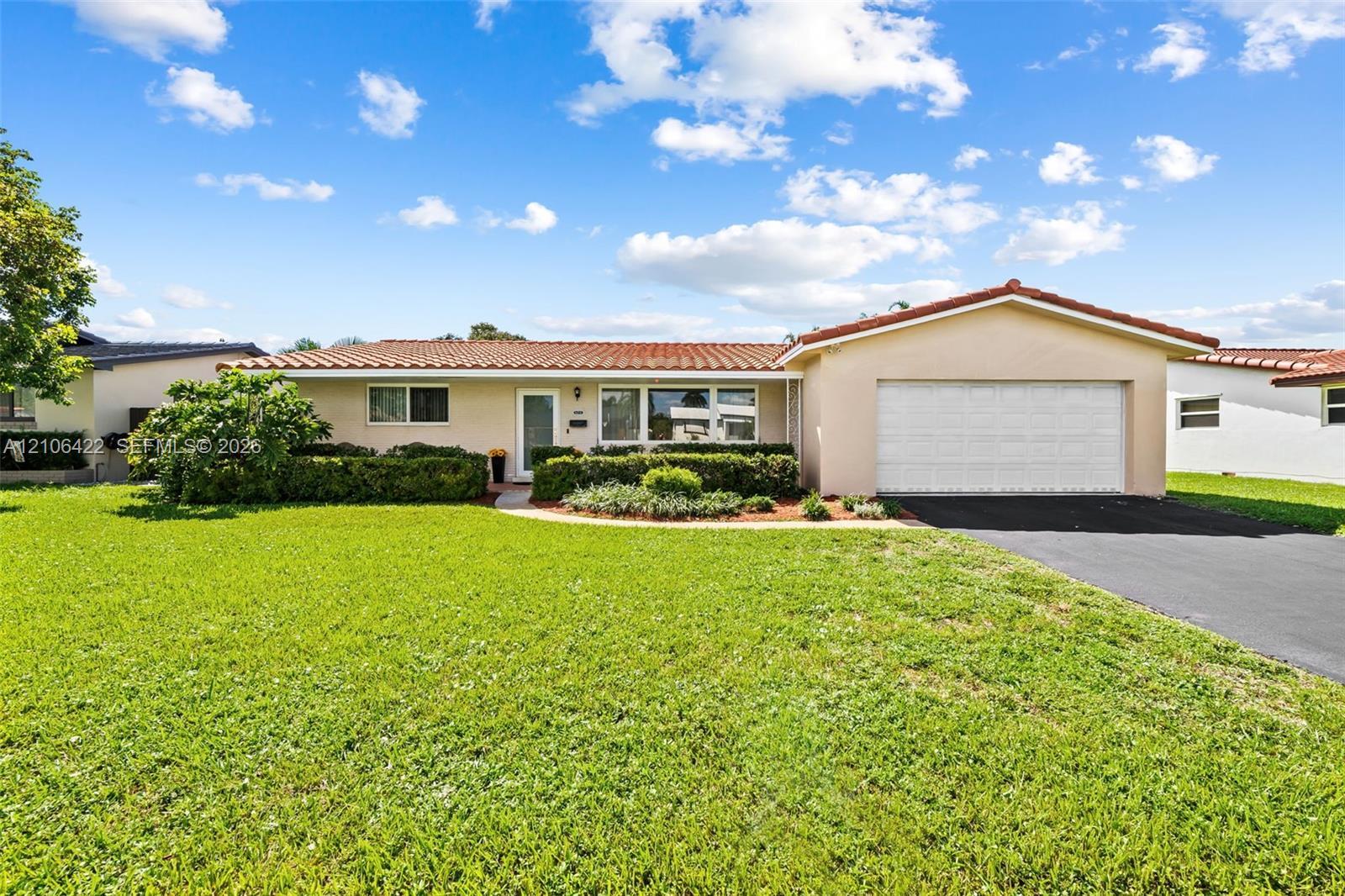 5212 Roosevelt St, Hollywood FL 33021