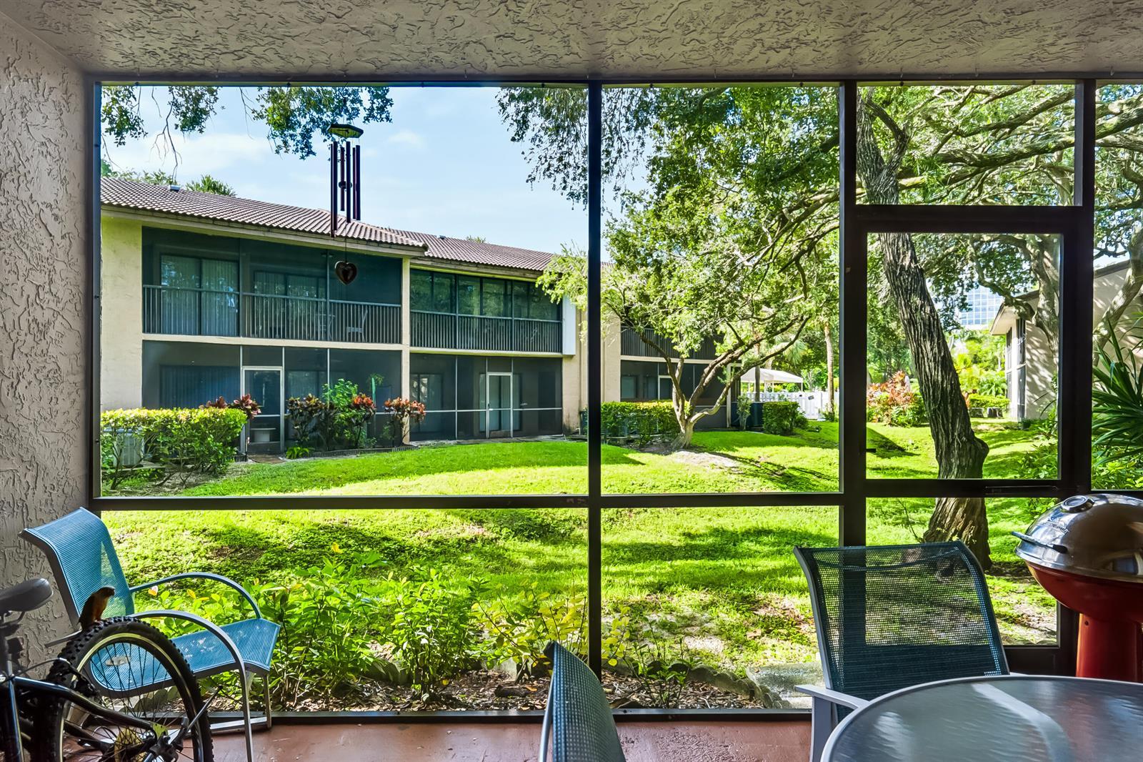 9505 NW 2nd Place, Coral Springs FL 33071