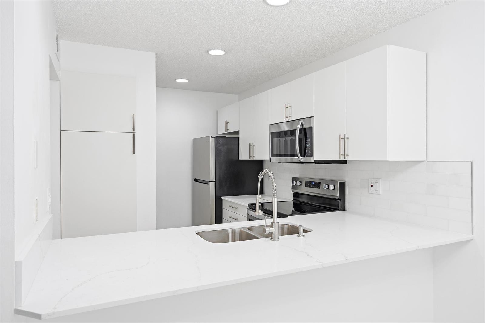 3402 Gardens E Drive, Palm Beach Gardens FL 33410