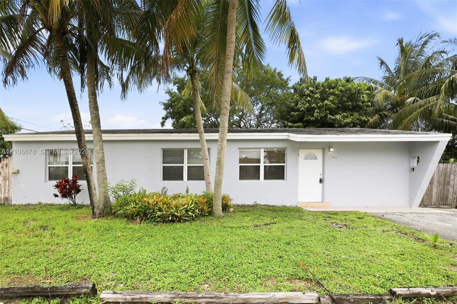 7060 Hood St, Hollywood FL 33024