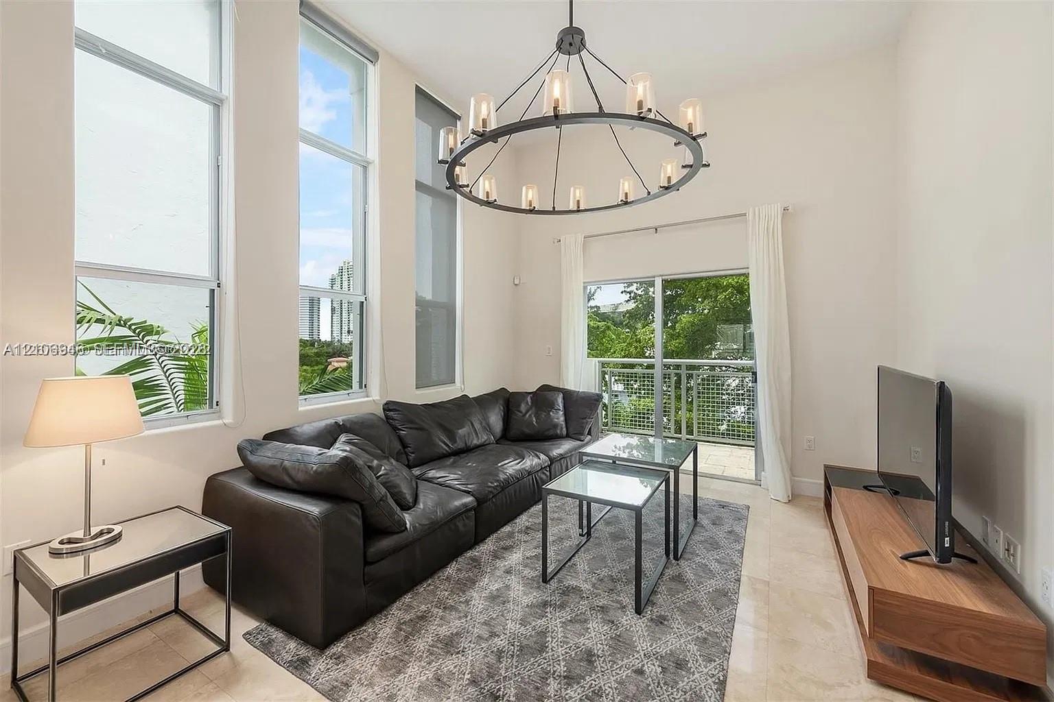 1040 10th St # 402, Miami Beach FL 33139