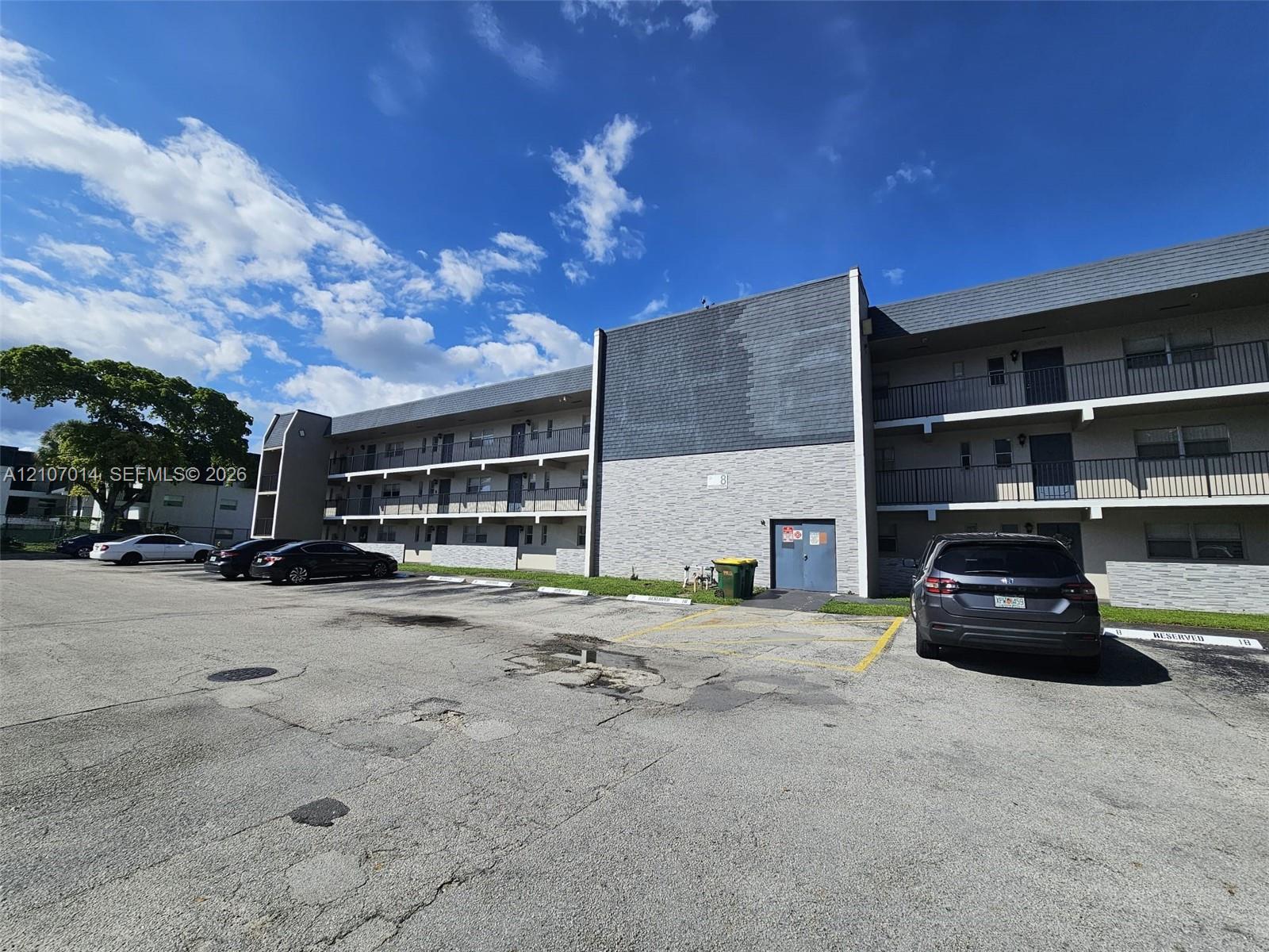 7911 N Colony Cir N # 106, Tamarac FL 33321