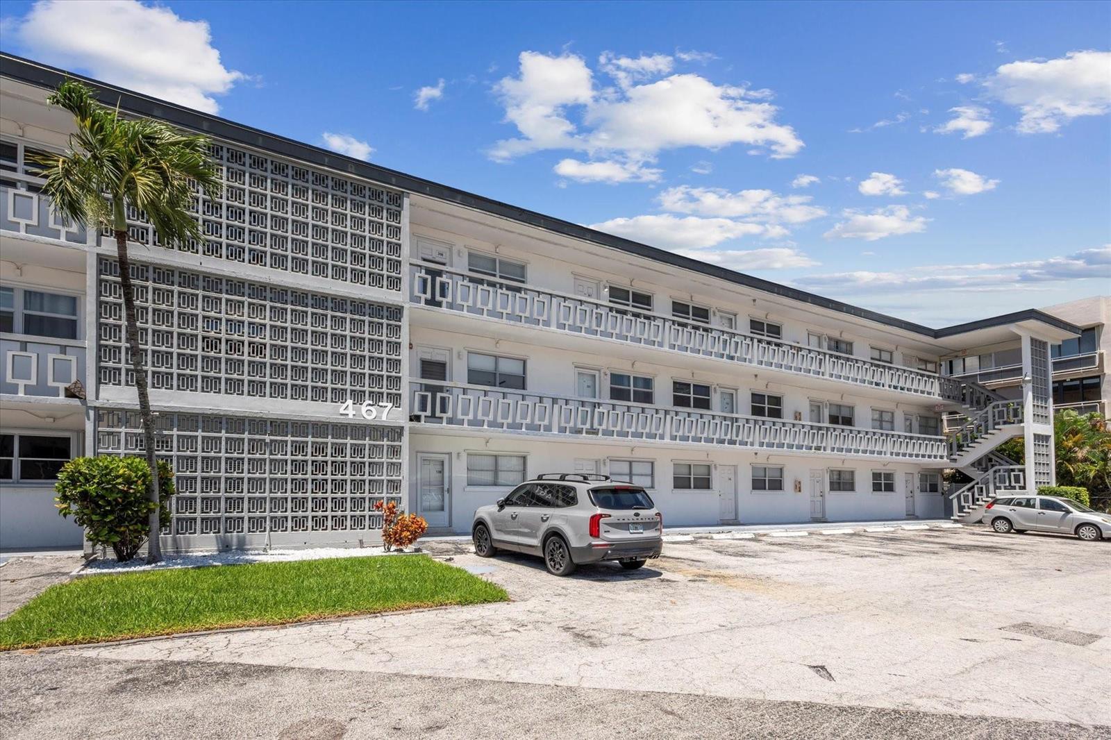 467 GOLDEN ISLES Drive # 206, Hallandale Beach FL 33009