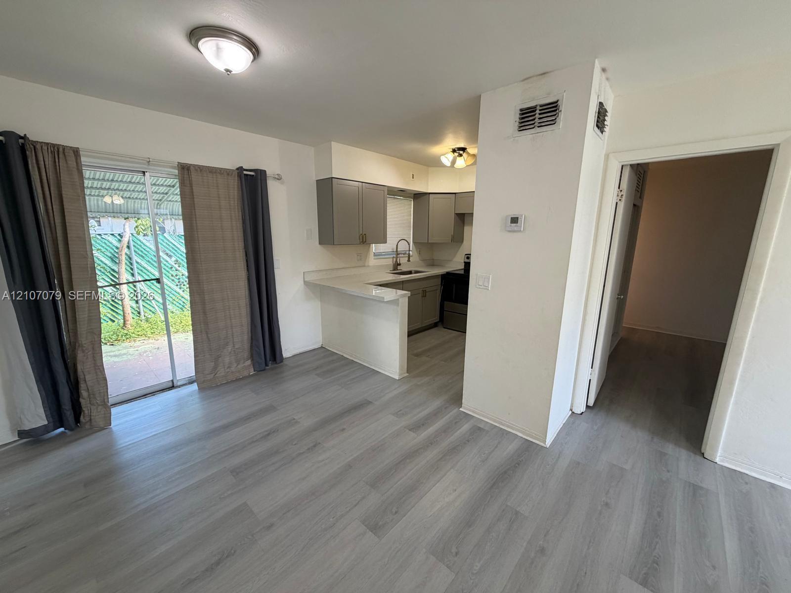 2450 Lincoln St # 3, Hollywood FL 33020