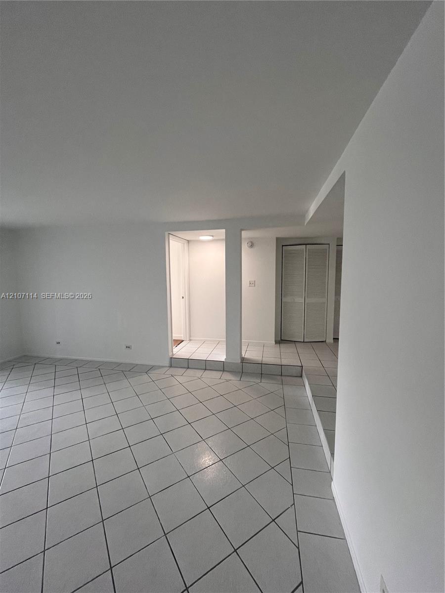 3650 Inverrary Dr # 1Q, Lauderhill FL 33319