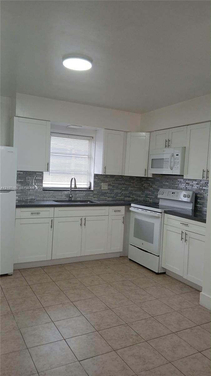 325 NE 2nd ST # 2, Hallandale Beach FL 33009