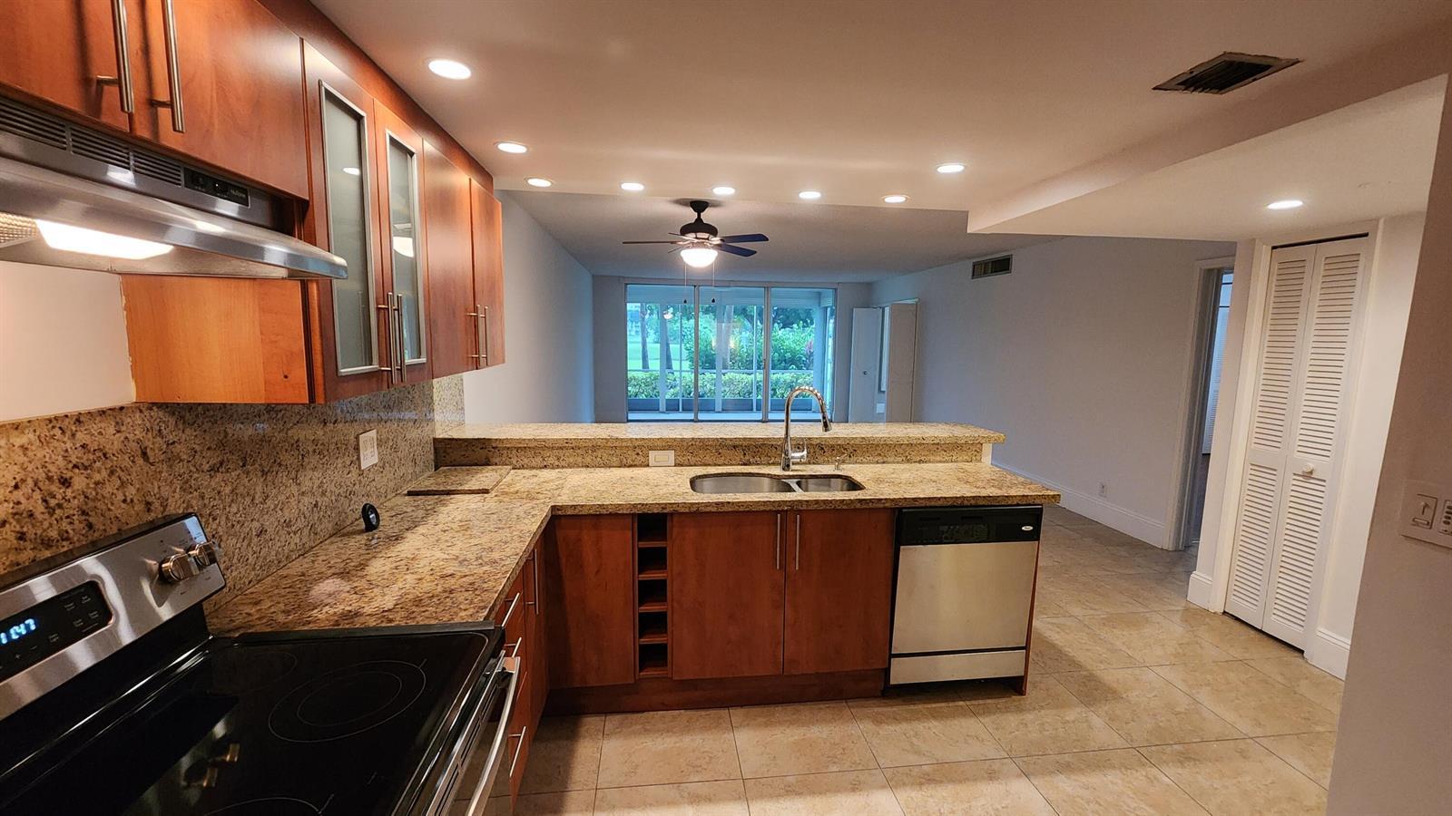 2851 S PALM AIRE Drive # 101, Pompano Beach FL 33069