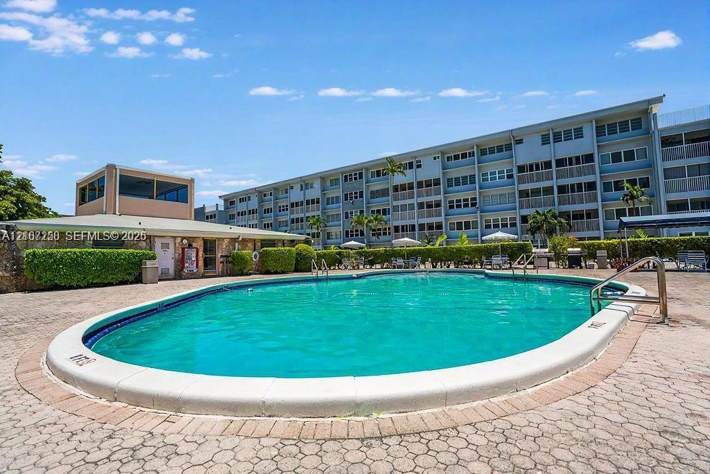 215 SE 3rd Ave # 102D, Hallandale Beach FL 33009