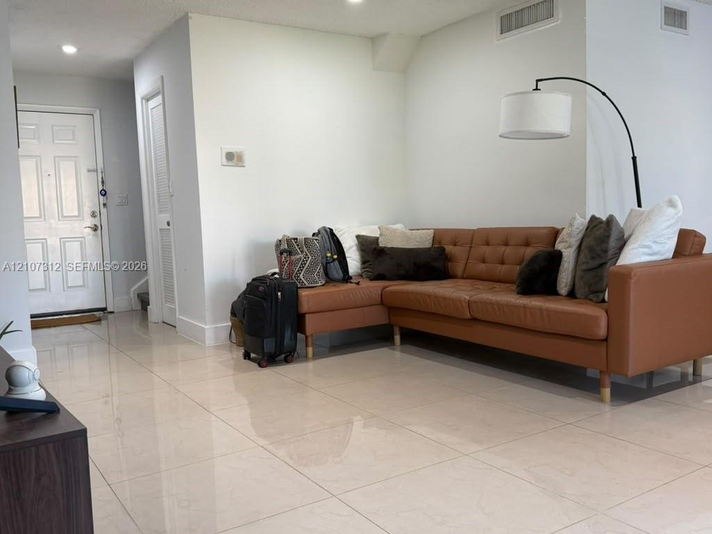 17911 NW 68th Ave # M208, Hialeah FL 33015