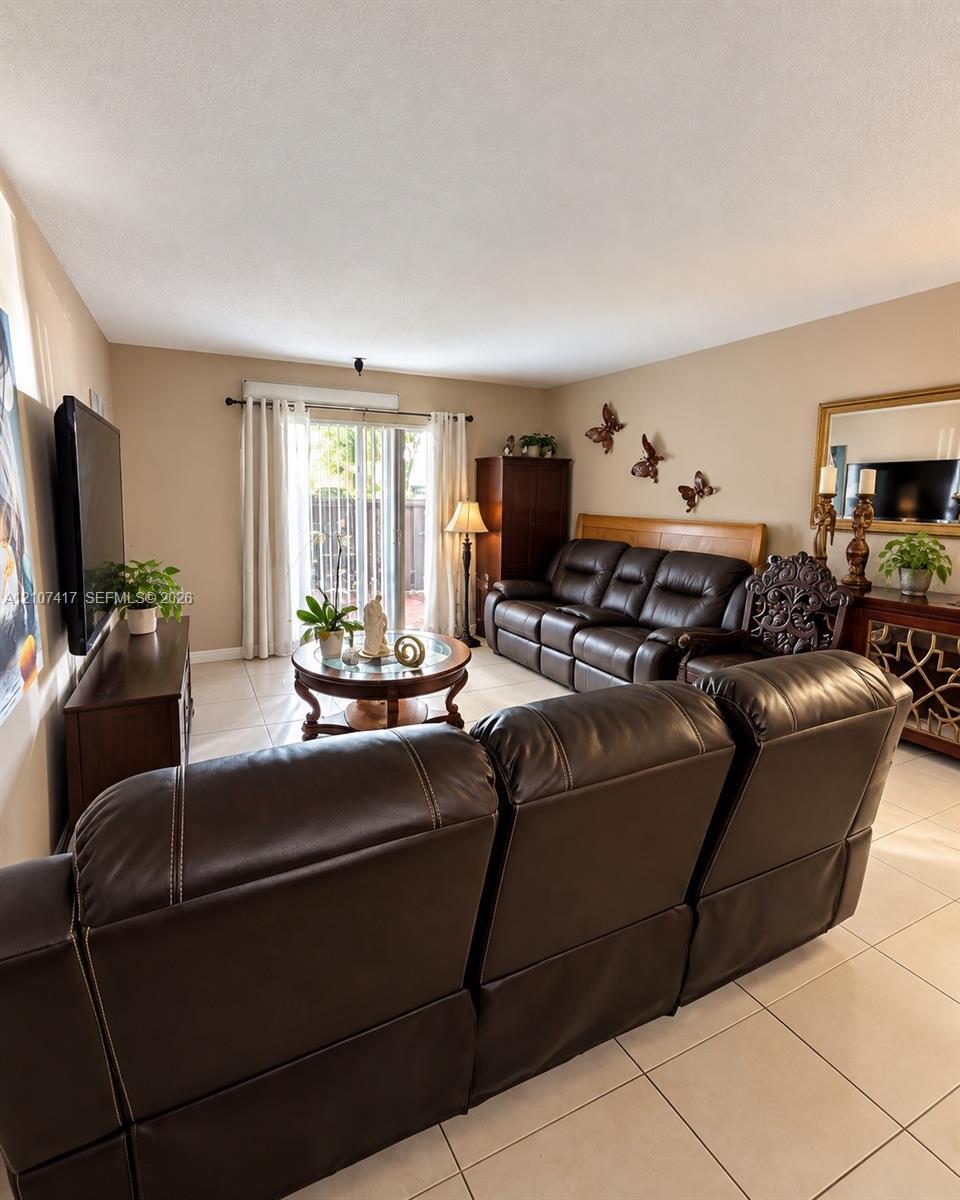10740 N Kendall Dr # L9, Miami FL 33176