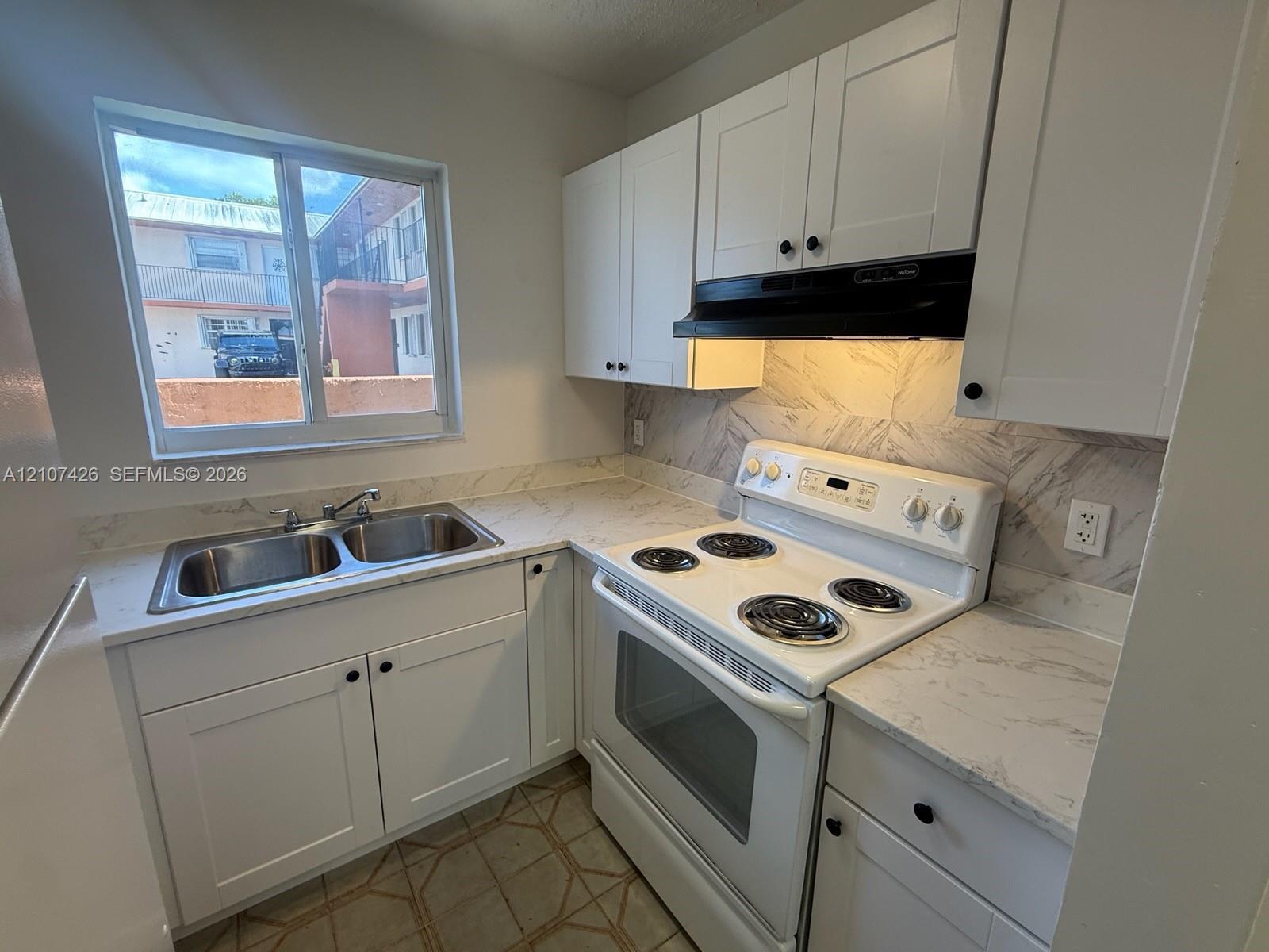 130 W 9th St # 1, Hialeah FL 33010