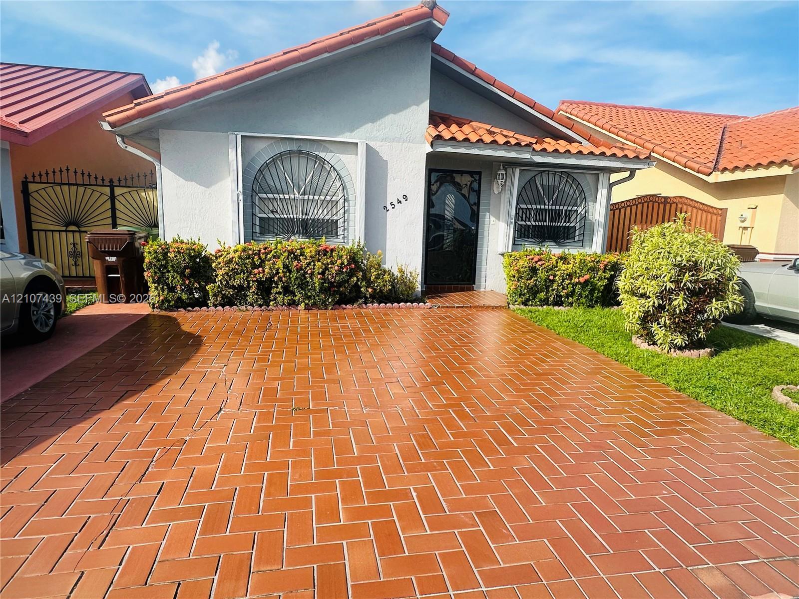2549 W 73rd Pl, Hialeah FL 33016