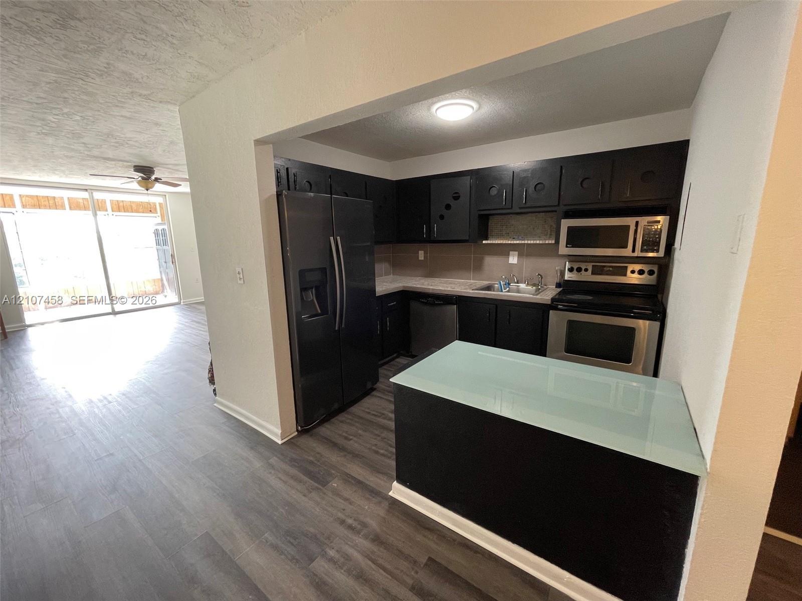 7300 NW 17th St # 421, Plantation FL 33313