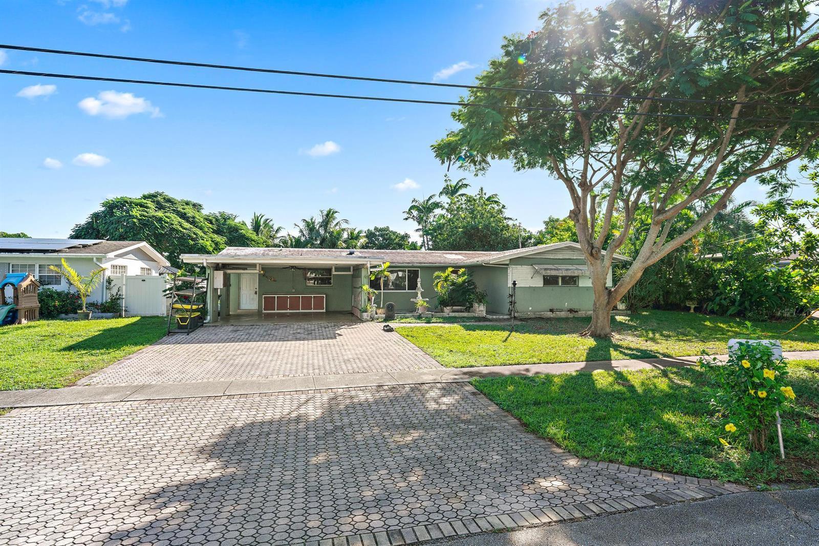 216 TAM O SHANTER Drive, Palm Springs FL 33461