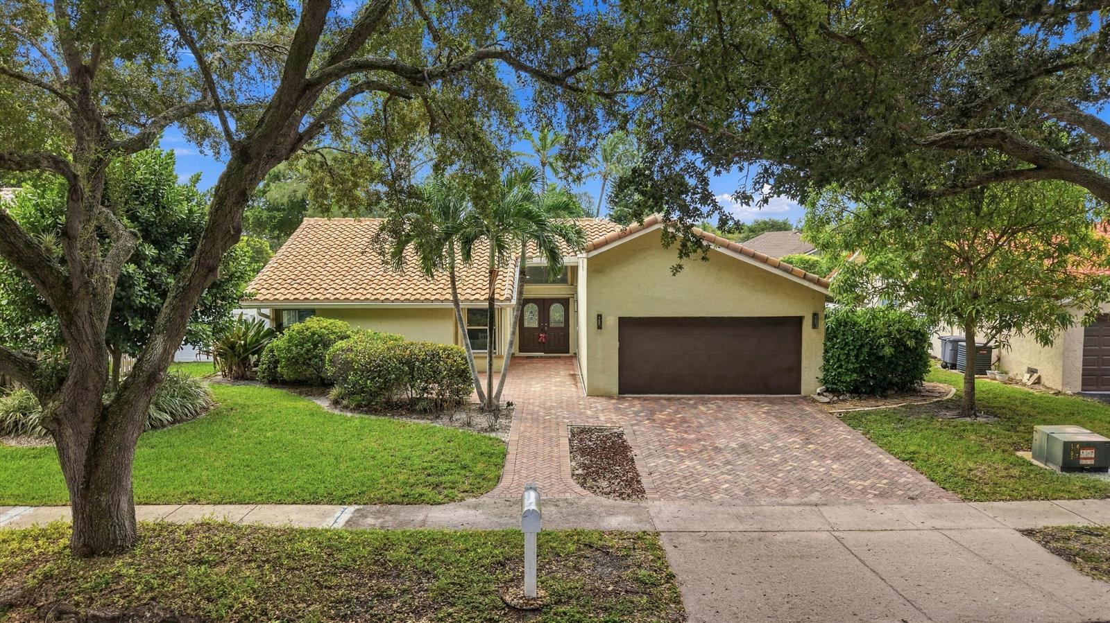 8928 Escondido Way E, Boca Raton FL 33433