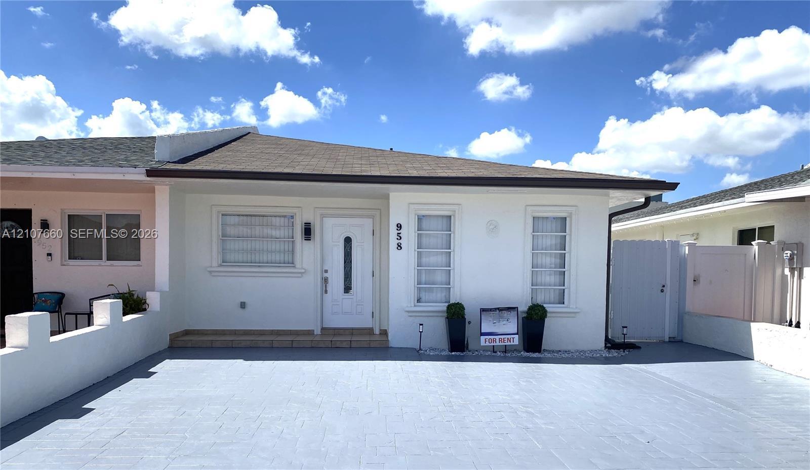 958 W 39th Pl, Hialeah FL 33012