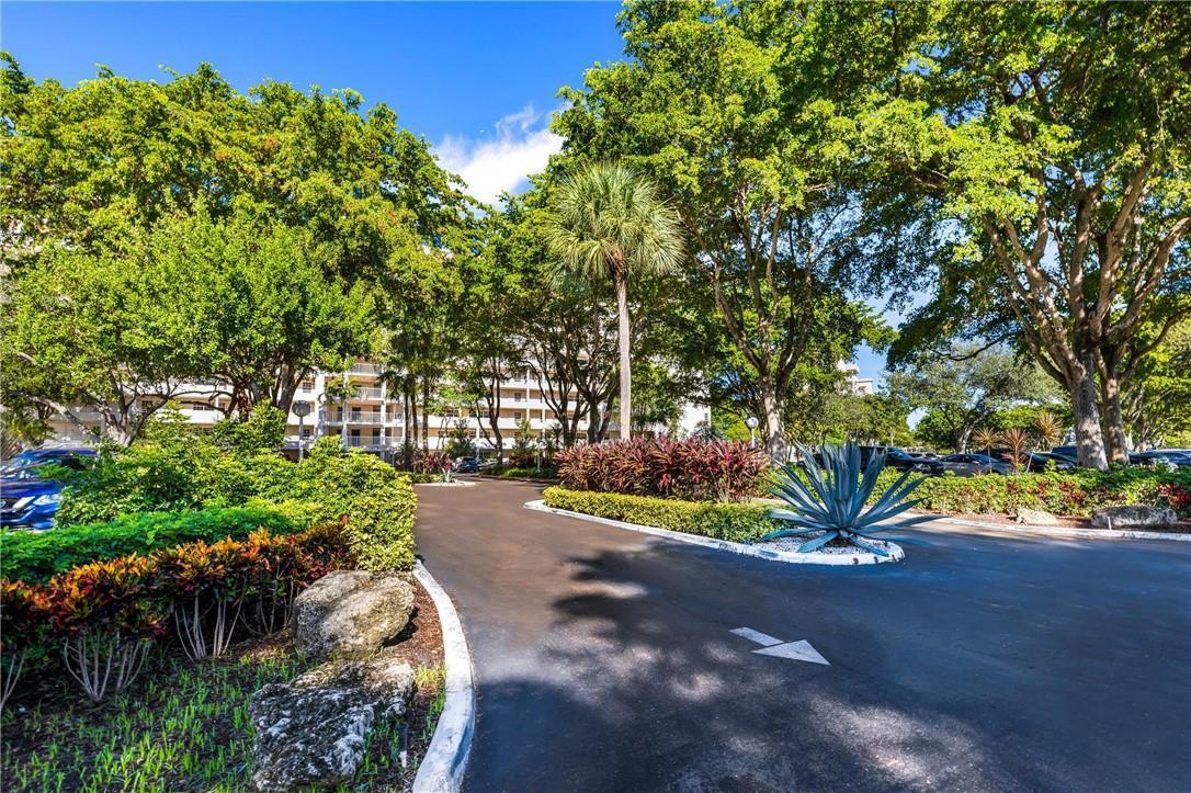 605 OAKS Drive # 104, Pompano Beach FL 33069