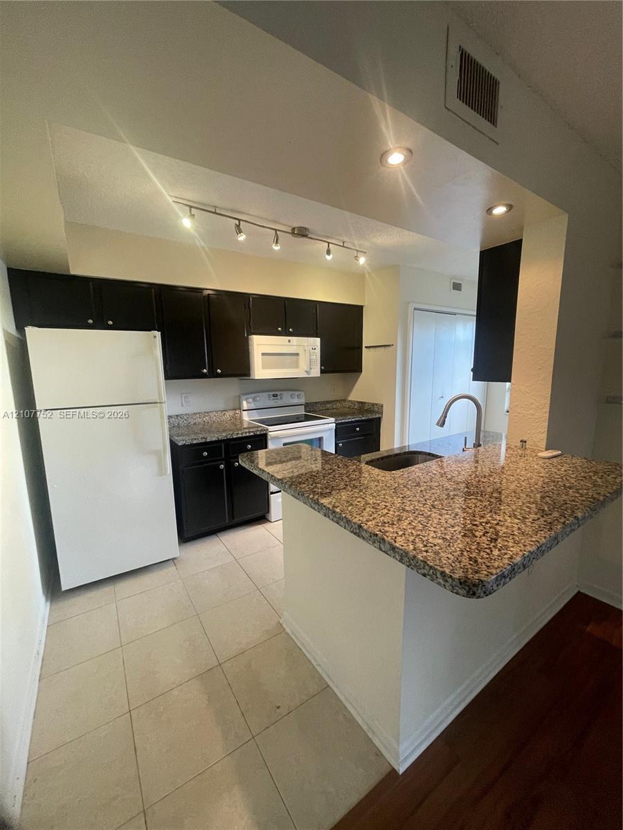 2831 N Oakland Forest Dr # 211, Oakland Park FL 33309