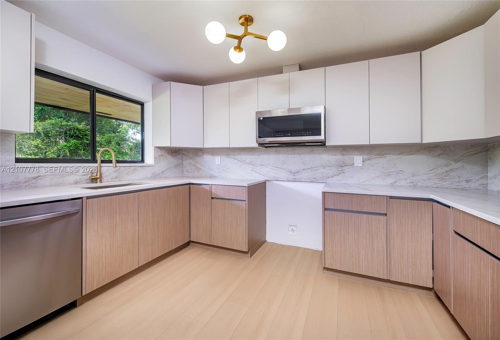 9261 SW 11th St, Miami FL 33174