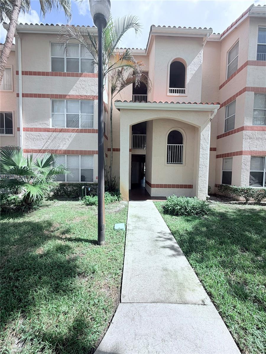 3450 N Pinewalk Dr N # 438, Margate FL 33063