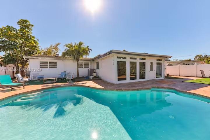 2565 NE 214th St # 2565, Miami FL 33180
