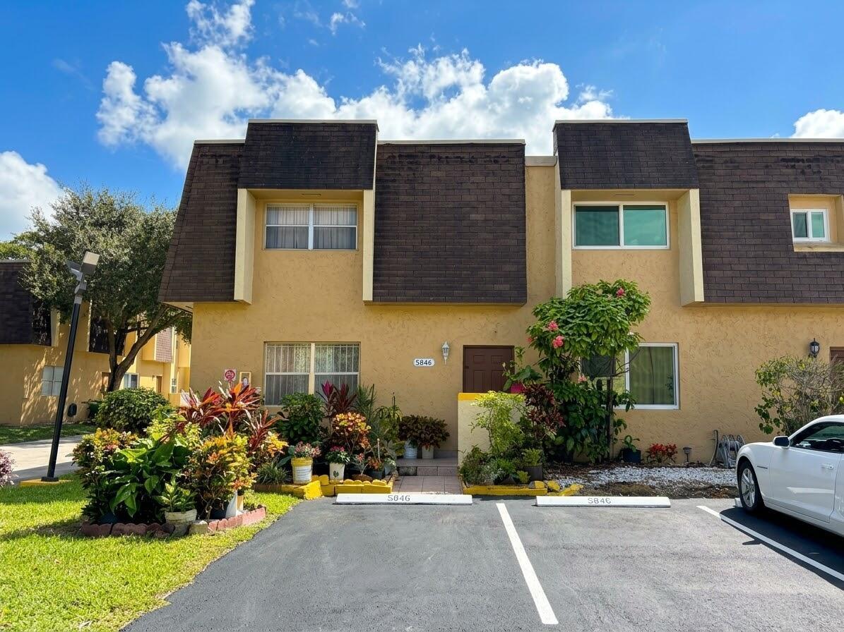 5846 BLUEBERRY Court # 69, Lauderhill FL 33313