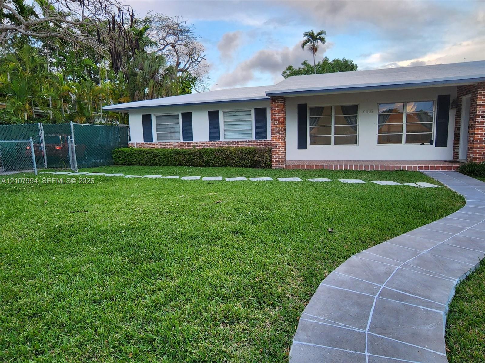 7105 SW 84th Ave, Miami FL 33143