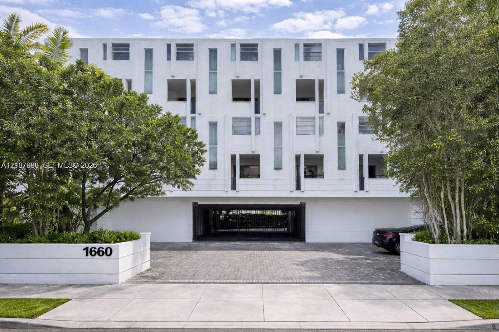 1660 NE 135th St # 9, North Miami FL 33181
