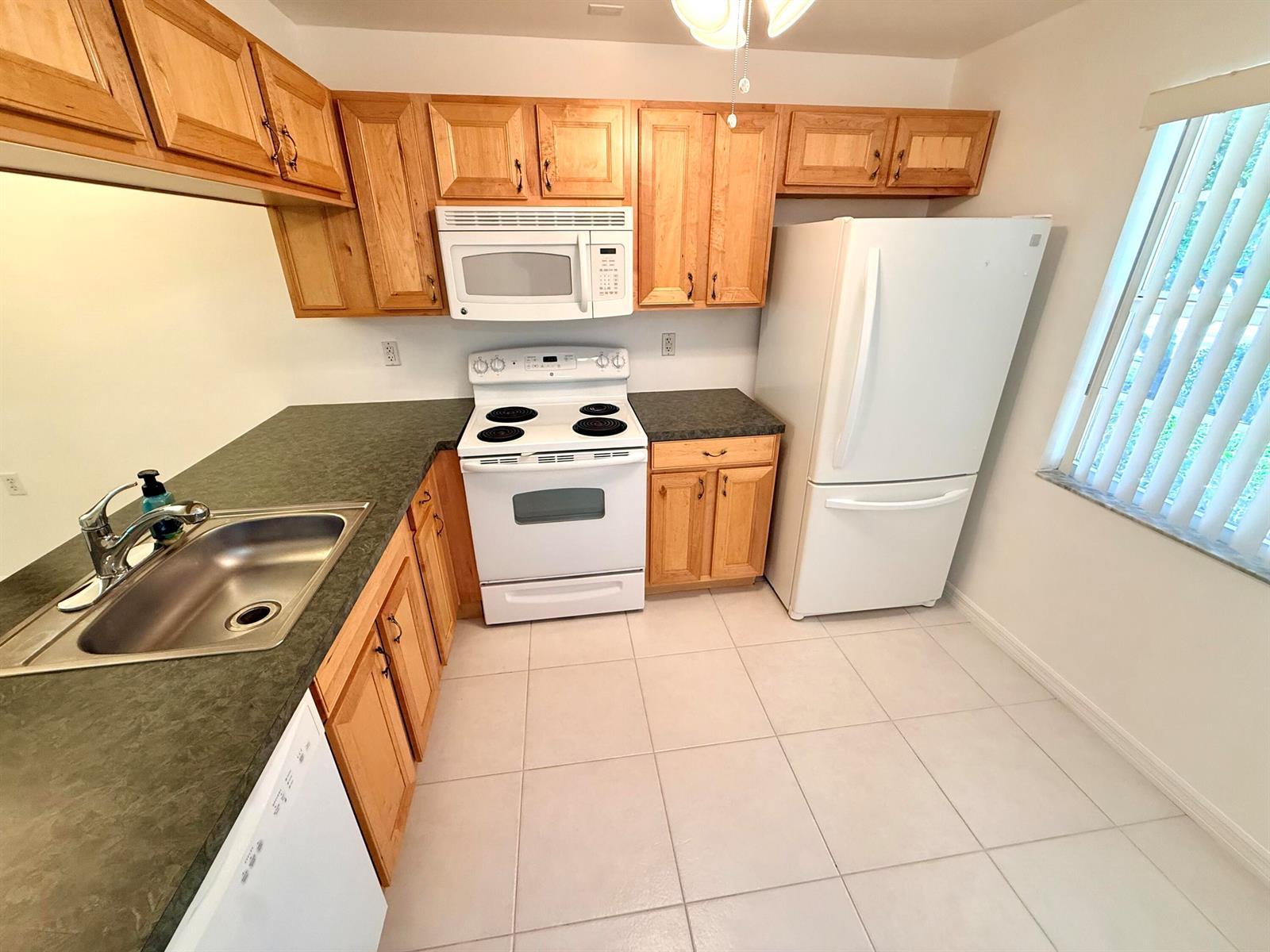 1105 Bahama Bend # B1, Coconut Creek FL 33066