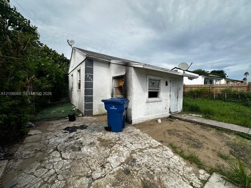 856 W 4th St, Riviera Beach FL 33404