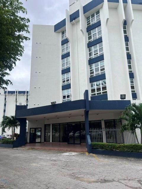 9682 Fontainebleau Blvd # 709, Miami FL 33172