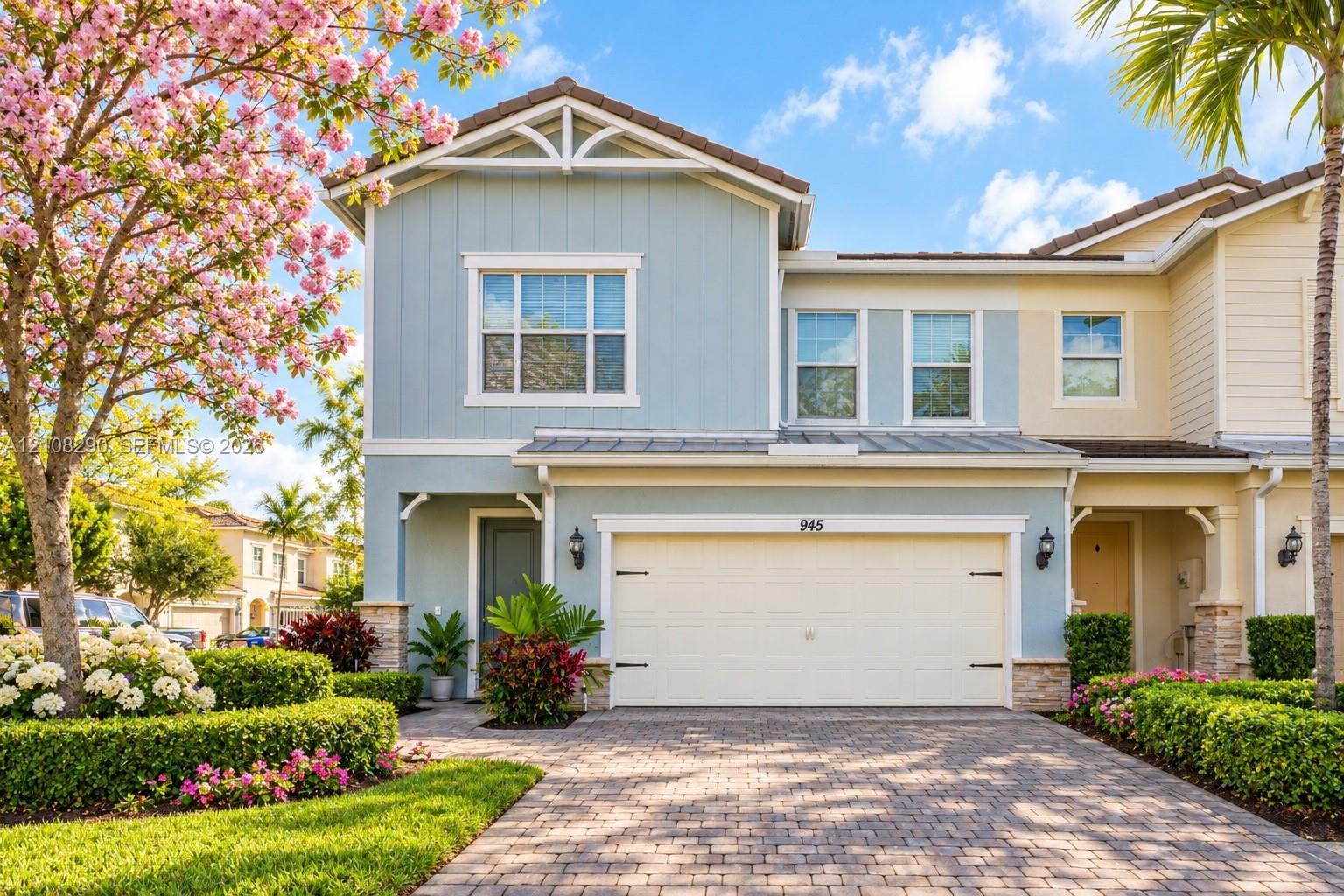 945 Banyan Drive, Hollywood FL 33021