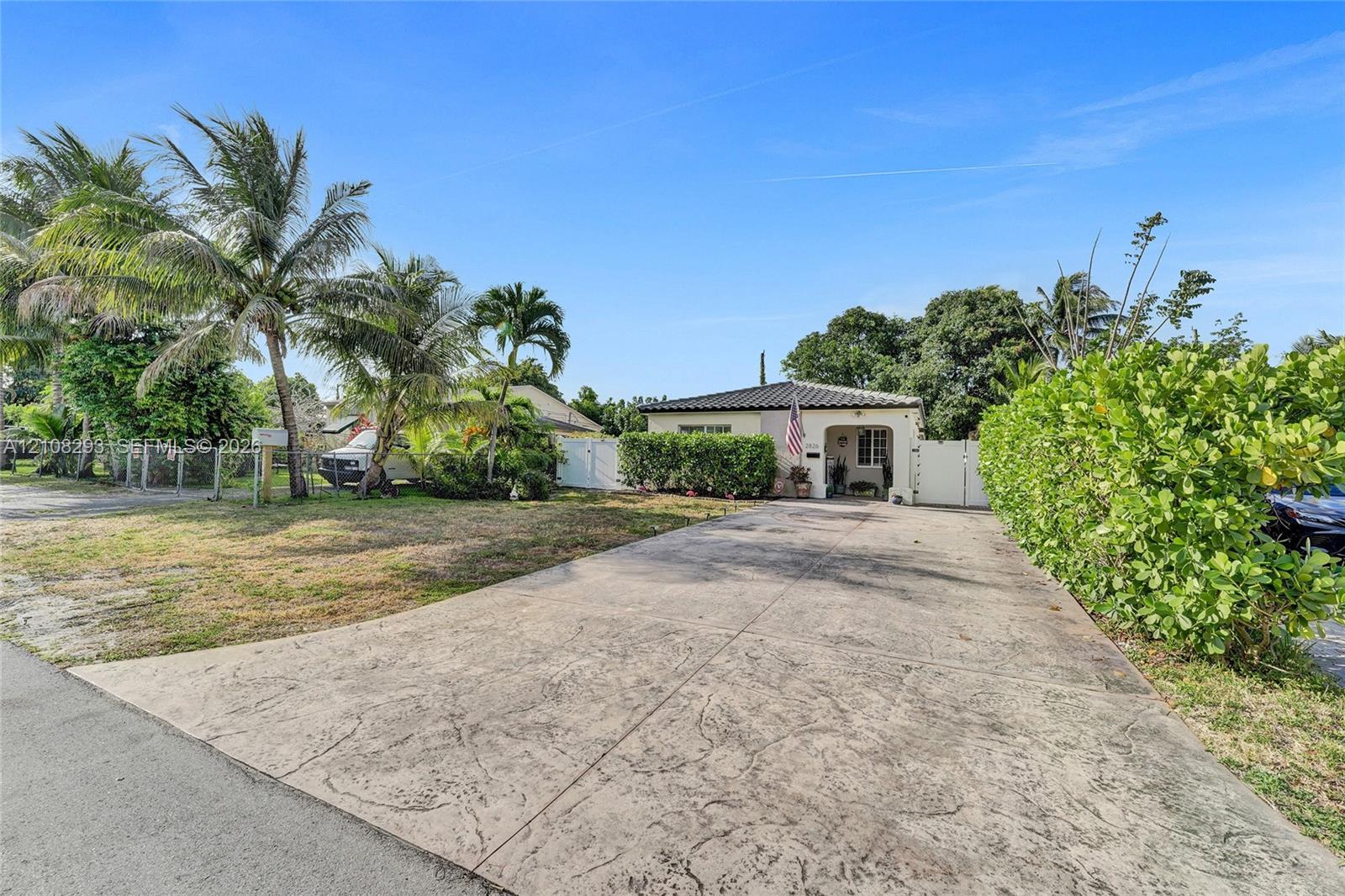 2826 Dewey St, Hollywood FL 33020