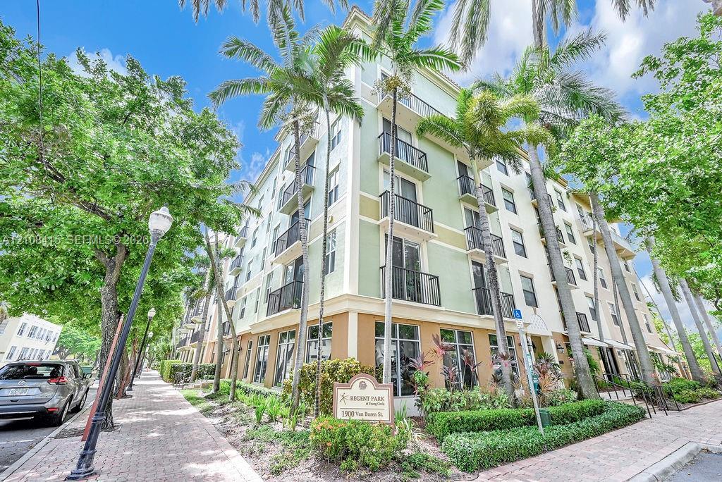 1900 Van Buren St # 303B, Hollywood FL 33020