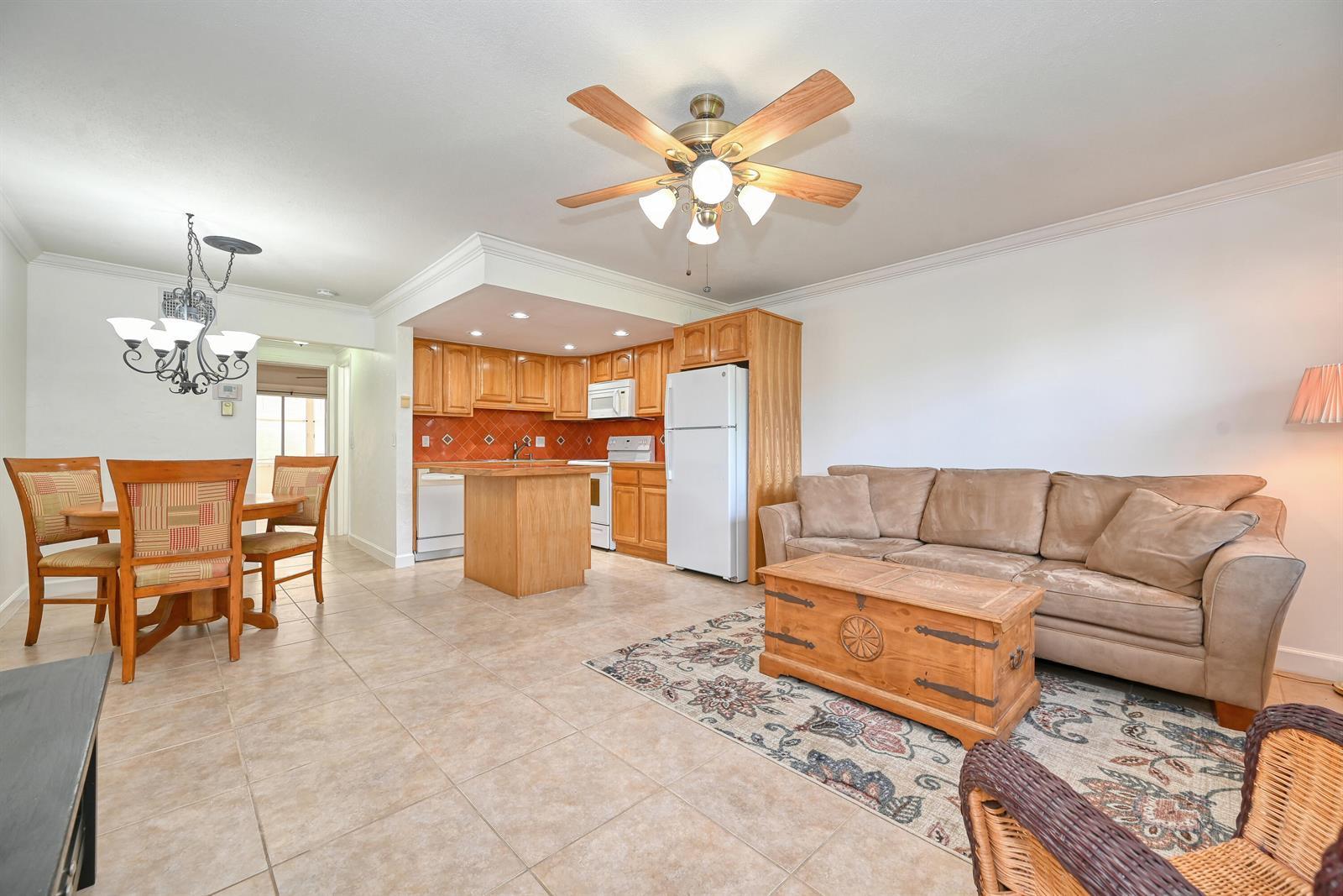102 COVENTRY E, West Palm Beach FL 33417