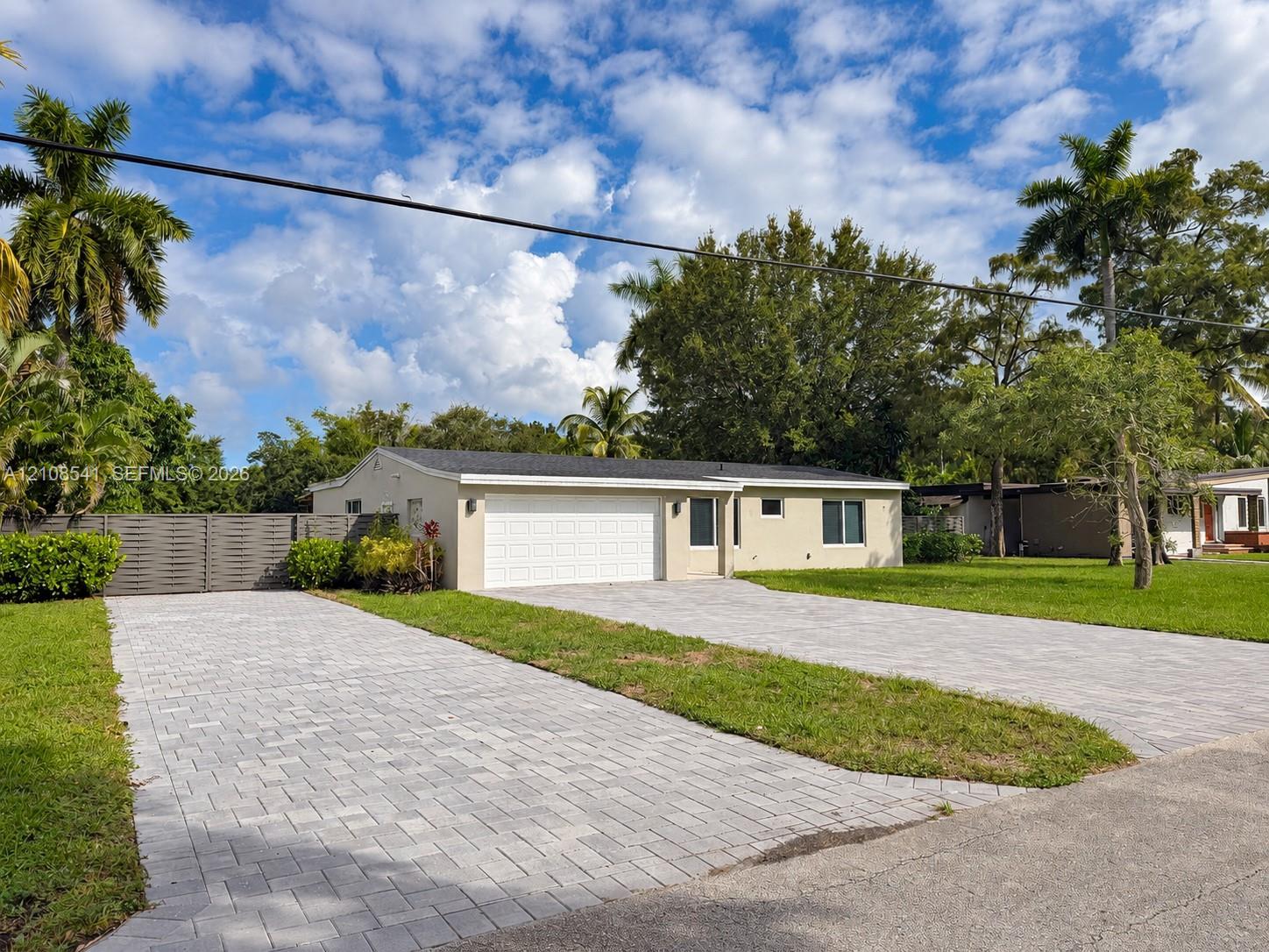 416 Bayberry Dr, Plantation FL 33317