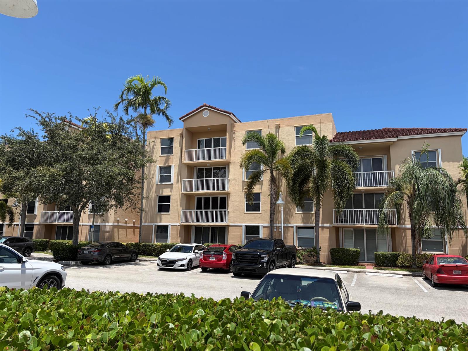 519 E Sheridan Street #307 Street # 3072, Dania Beach FL 33004