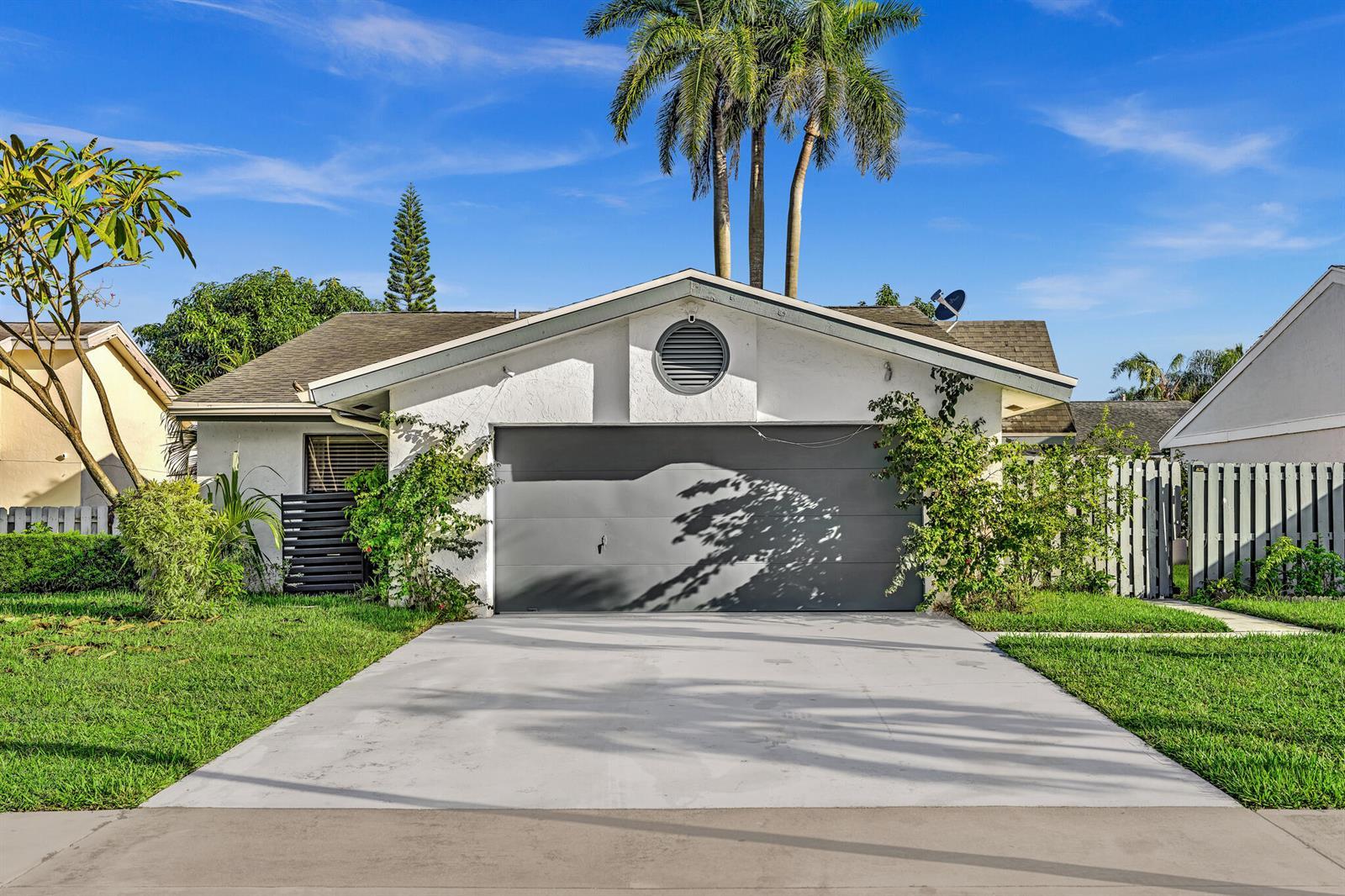 82 BAYTREE Circle, Boynton Beach FL 33436