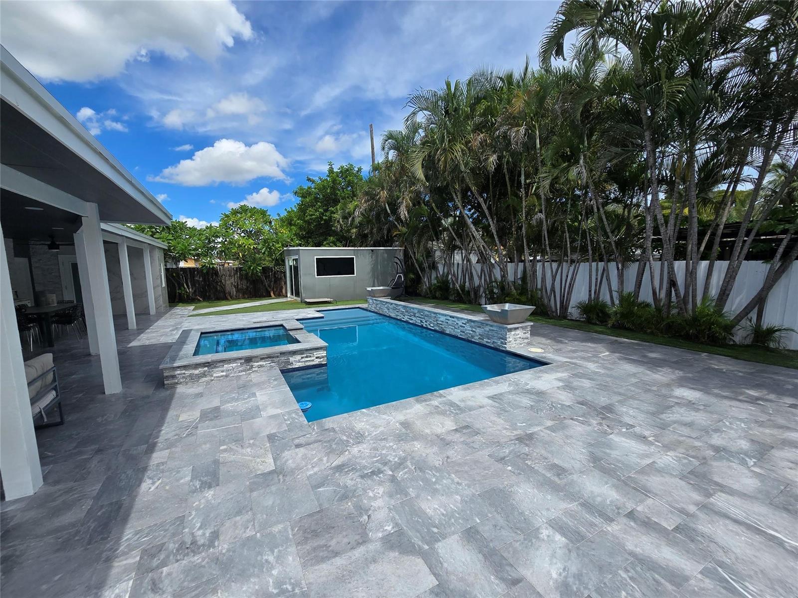 2340 NE 8th Avenue, Pompano Beach FL 33064
